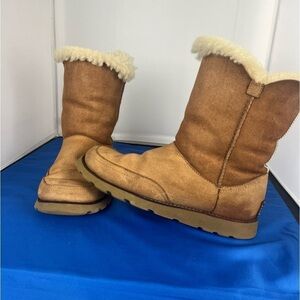 UGG leather sheepskin pull on winter boots women’s size 6